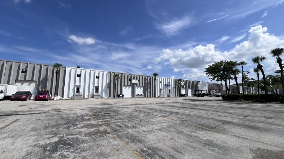 9300-9410 NW 100th St, Medley, FL for lease - Building Photo - Image 3 of 3