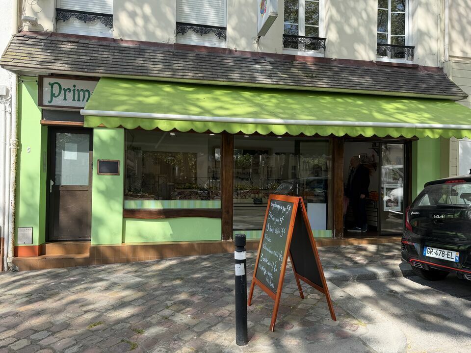 Retail in Le Havre for lease Building Photo- Image 1 of 7