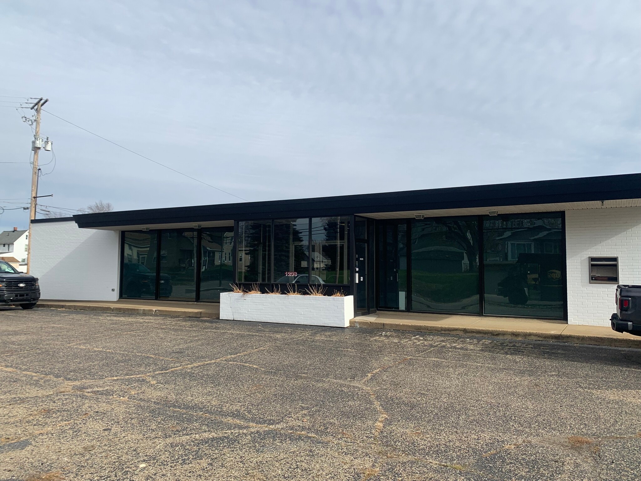 1208 Harrison Ave SW, Canton, OH for lease Building Photo- Image 1 of 13