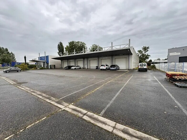 Bureau dans Illkirch-Graffenstaden à louer - Photo du bâtiment - Image 2 de 8