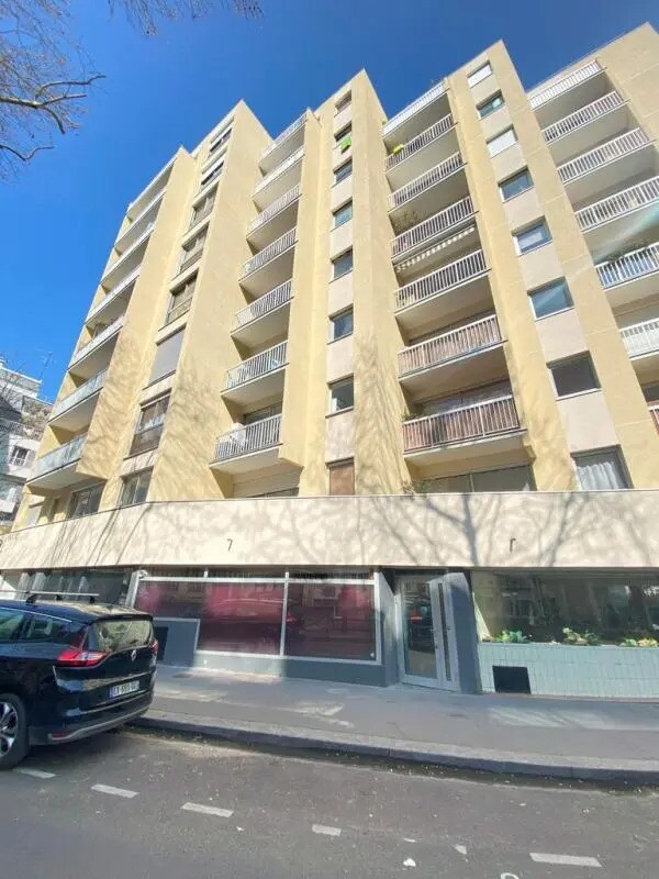 Retail in Paris for sale Building Photo- Image 1 of 5