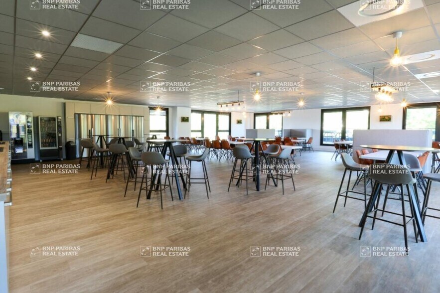 Office in Meylan for sale - Building Photo - Image 2 of 9
