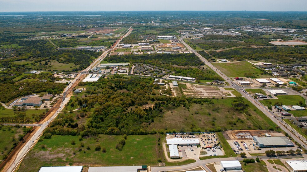 100 N Loop 288, Denton, TX à vendre - Photo du bâtiment - Image 1 de 7