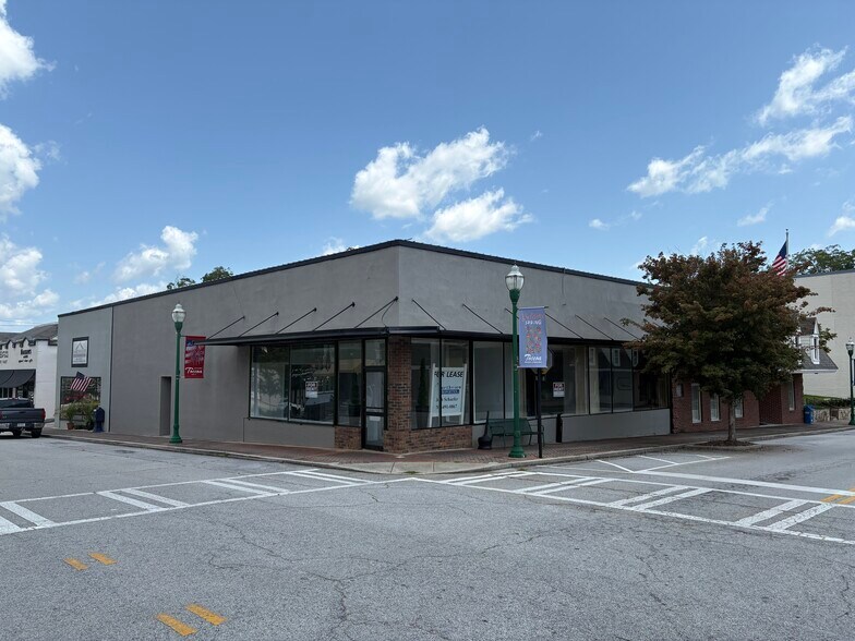 11 E Doyle St, Toccoa, GA à louer - Photo principale - Image 1 de 10