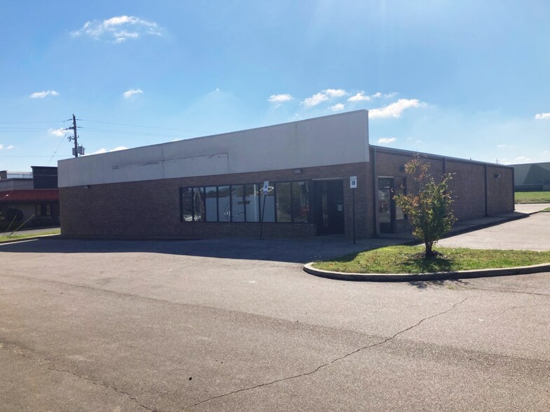 7053 Winchester Rd, Memphis, TN for lease - Building Photo - Image 1 of 4