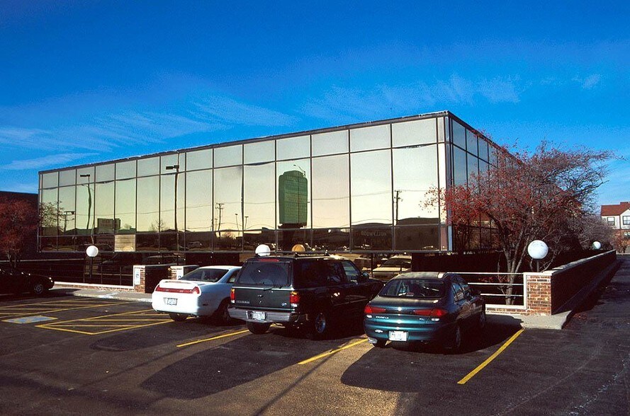 120 W Golf Rd, Schaumburg, IL à louer - Photo du bâtiment - Image 3 de 8