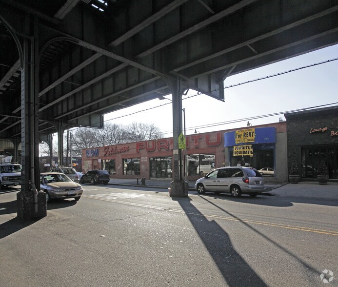 2336 McDonald Ave, Brooklyn, NY à louer - Photo du bâtiment - Image 2 de 3
