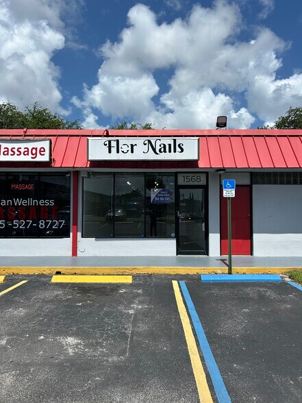 1560-1576 NE 16th Pl, Miami, FL à louer - Photo du bâtiment - Image 2 de 9