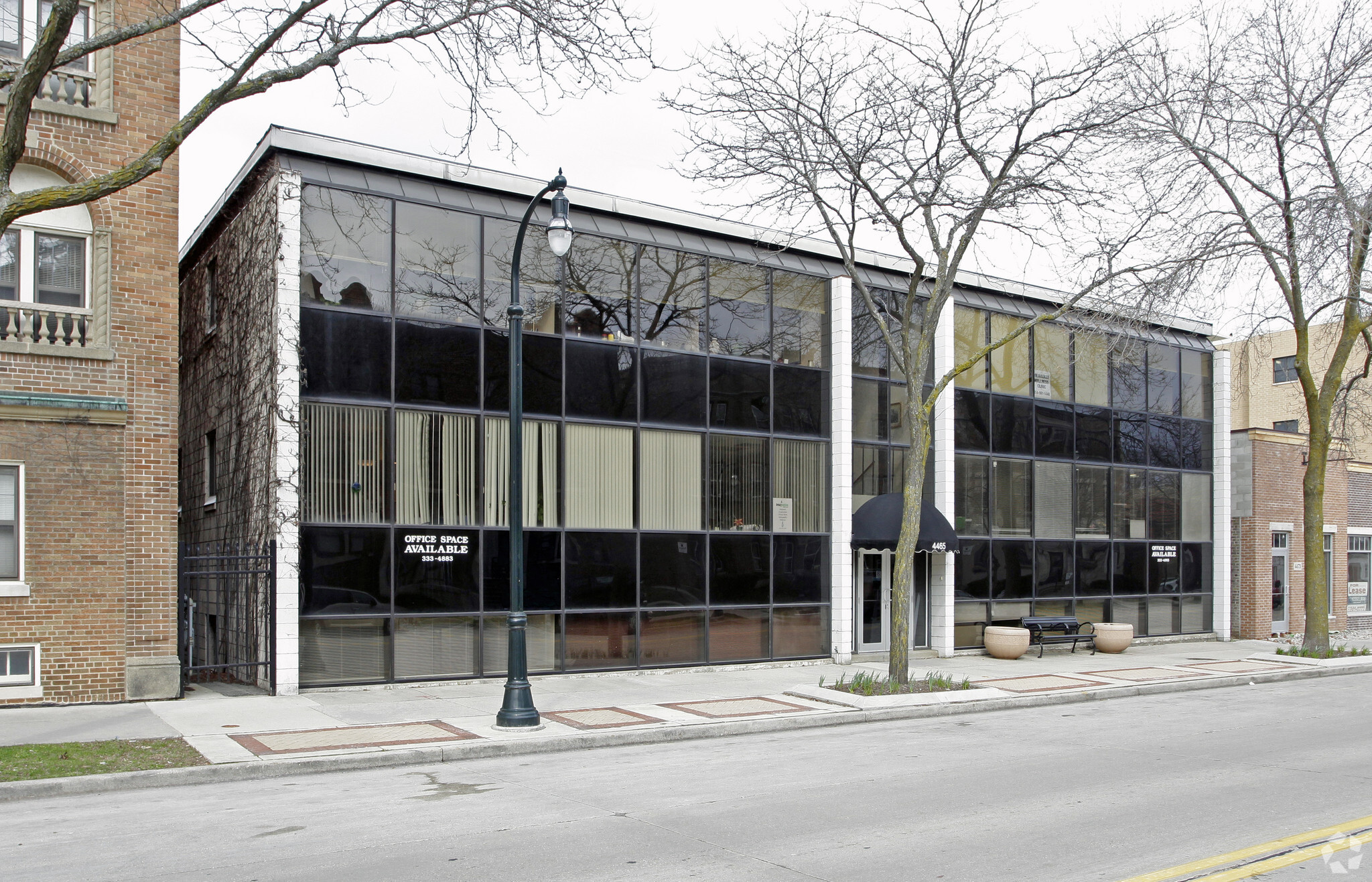 4465 N Oakland Ave, Milwaukee, WI for lease Primary Photo- Image 1 of 5