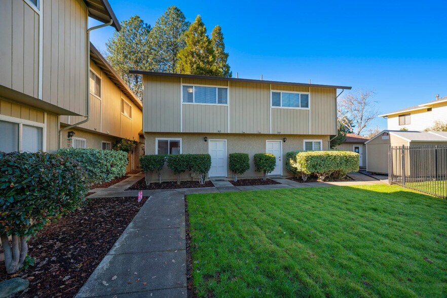 960 Marlene St, Ukiah, CA à vendre - Photo du bâtiment - Image 3 de 59