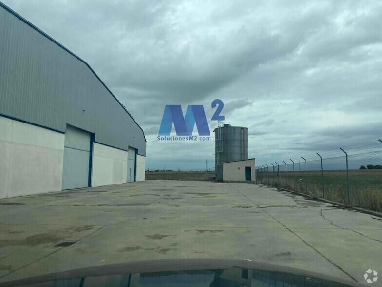 Industriel dans Torija, Guadalajara à louer - Photo du bâtiment - Image 2 de 12