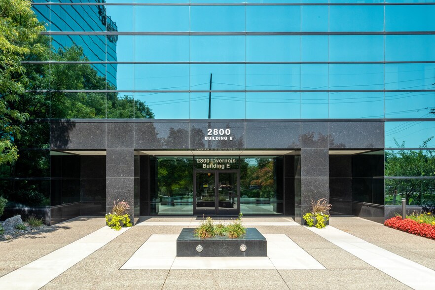 2800 Livernois Rd, Troy, MI à louer - Photo du bâtiment - Image 2 de 8