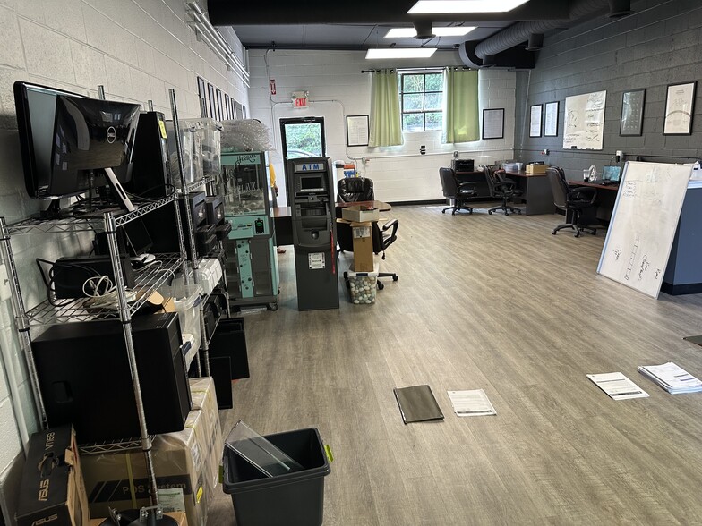 815 Wildt St, Ann Arbor, MI for lease - Building Photo - Image 2 of 9