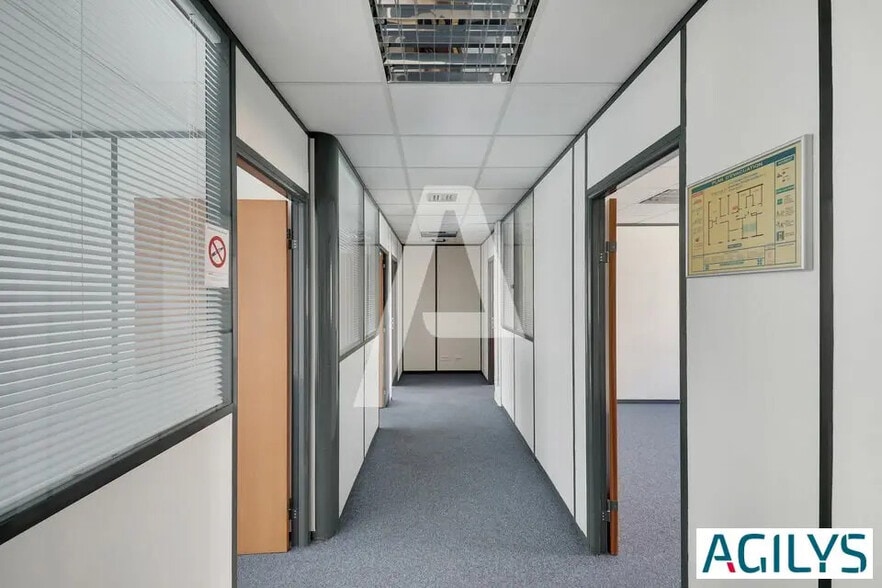 Office in Massy for lease - Interior Photo - Image 3 of 6