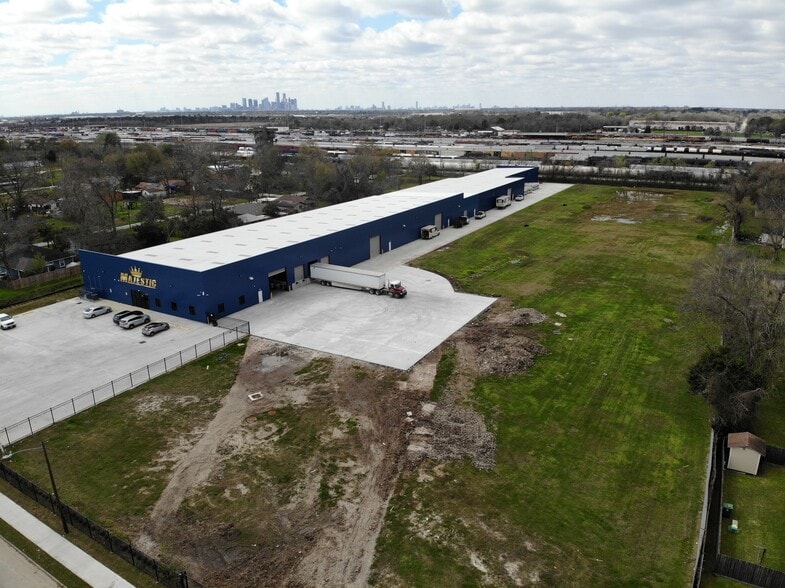 6511 N Wayside Dr, Houston, TX for sale - Building Photo - Image 2 of 14