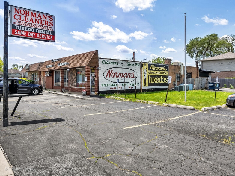 17702 Oak Park Ave, Tinley Park, IL for sale - Building Photo - Image 3 of 33