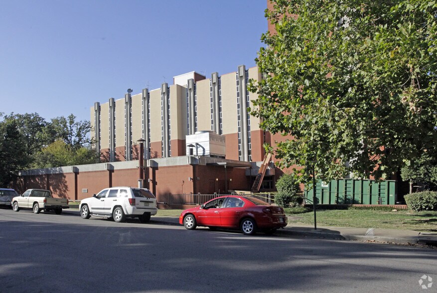 400 S Highland St, Memphis, TN à vendre - Photo du bâtiment - Image 2 de 7