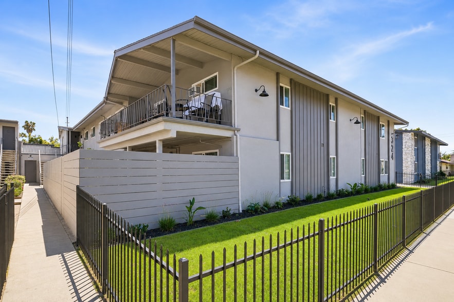 324 Leatrice Ln, Anaheim, CA for sale - Building Photo - Image 3 of 11