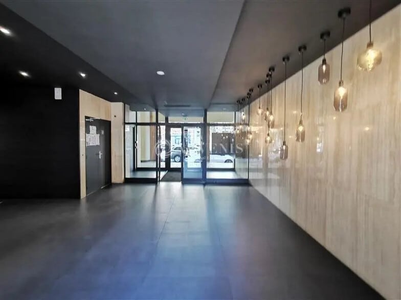Bureau dans Lille à louer - Hall d’entrée - Image 2 de 10