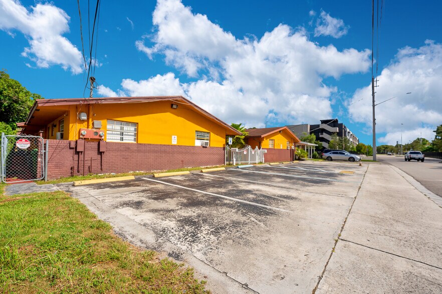 129-131 SE 5th St, Hallandale Beach, FL à vendre - Photo du bâtiment - Image 2 de 14