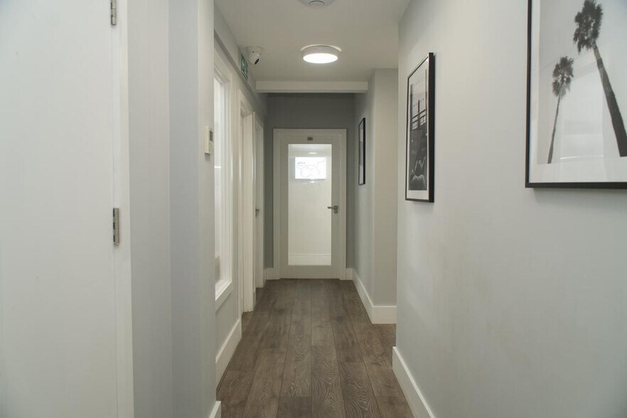2 Bollo Ln, Londres à louer - Photo du bâtiment - Image 2 de 8