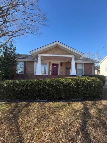 307 W Antrim Dr, Greenville, SC à vendre - Photo du bâtiment - Image 1 de 11