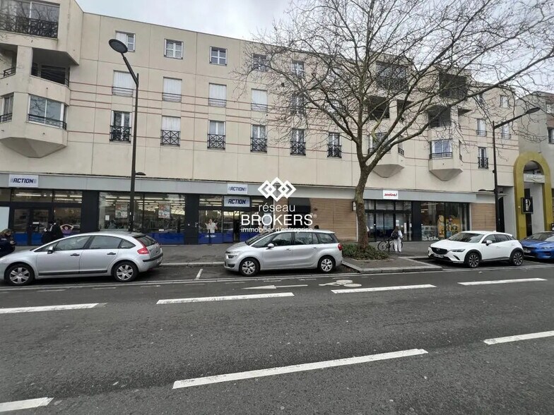 Commerce de détail dans Montigny-le-Bretonneux à louer - Photo du bâtiment - Image 2 de 10