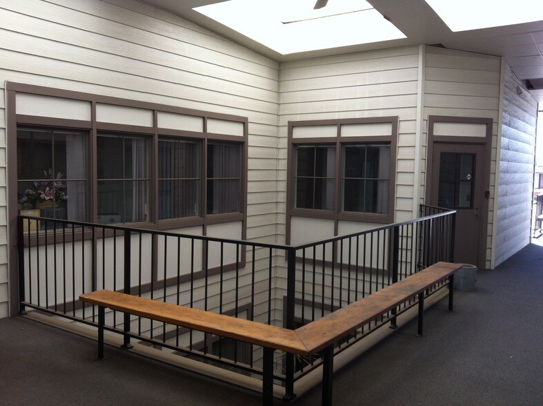 101 N College Ave, Modesto, CA à vendre - Photo du bâtiment - Image 3 de 13