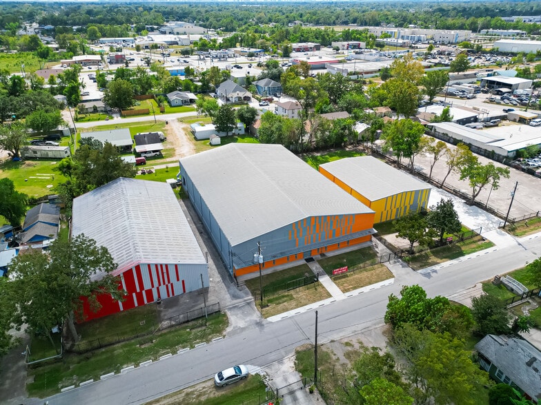 2202 Lone Oak Rd, Houston, TX for sale - Building Photo - Image 3 of 19