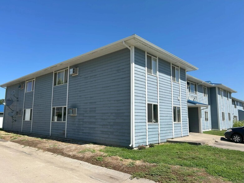 411-415 S Henry St, Pierre, SD à vendre - Photo du bâtiment - Image 3 de 17