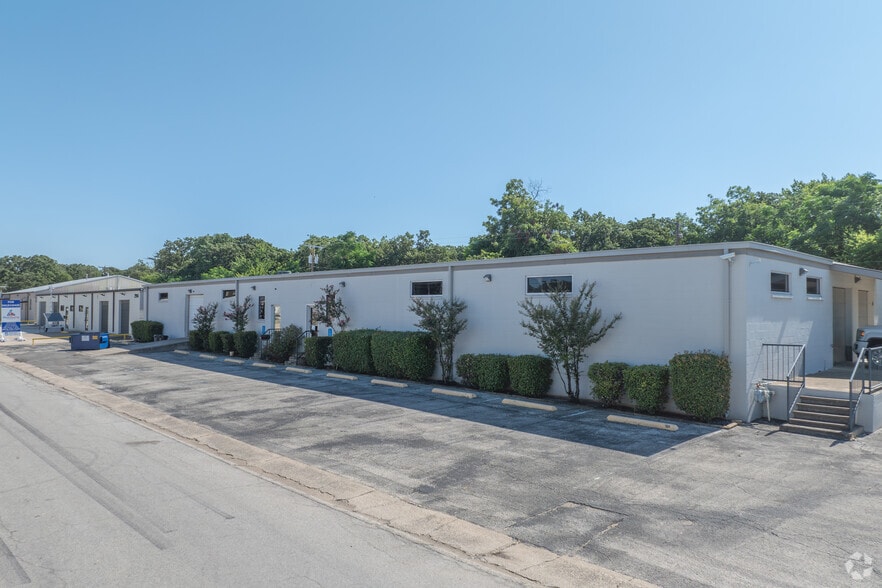2910 Edith Ln, Haltom City, TX for sale - Primary Photo - Image 1 of 25