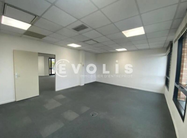 Bureau dans Massy à louer - Photo du bâtiment - Image 3 de 12