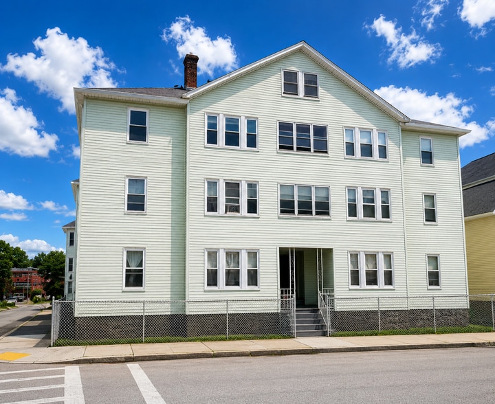 18 Caprera Rd, Worcester, MA à vendre - Photo du bâtiment - Image 2 de 12