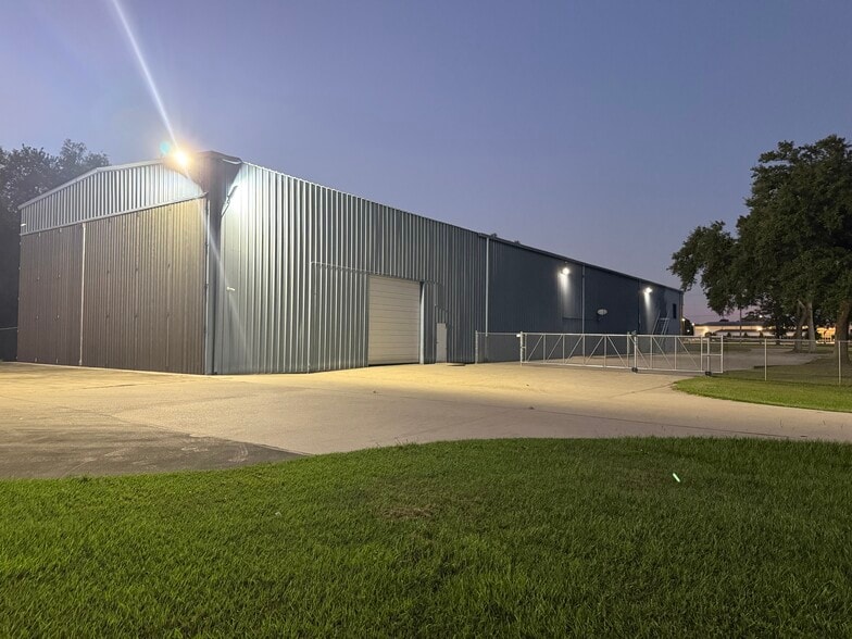 3505 W Admiral Doyle Dr, New Iberia, LA for lease - Building Photo - Image 2 of 3