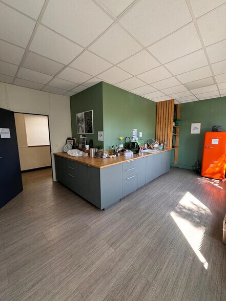 Local d'activités dans Osny à vendre - Photo du bâtiment - Image 3 de 18