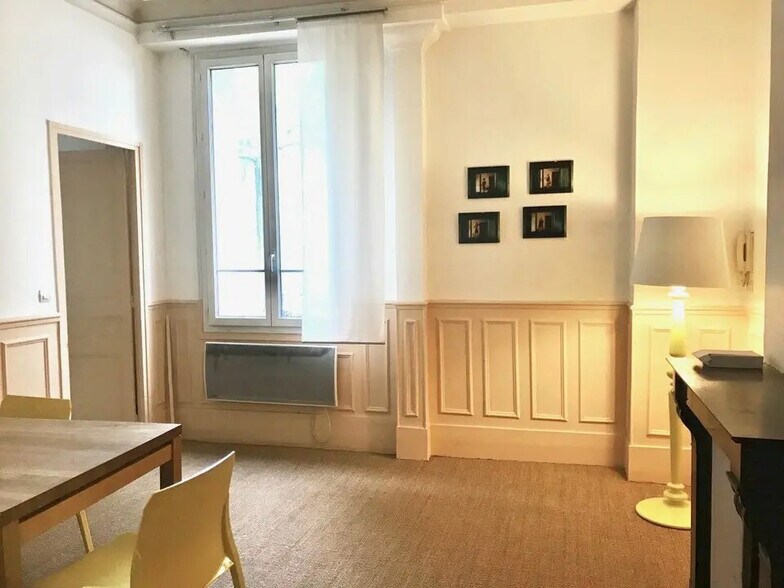 Office in Paris for sale - Interior Photo - Image 1 of 4