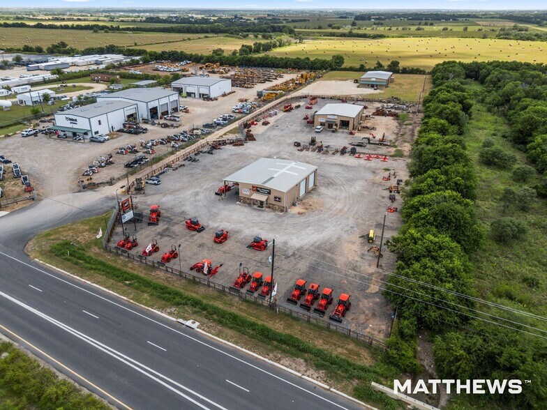 12101 W Interstate 10 W, Marion, TX for lease - Building Photo - Image 1 of 5