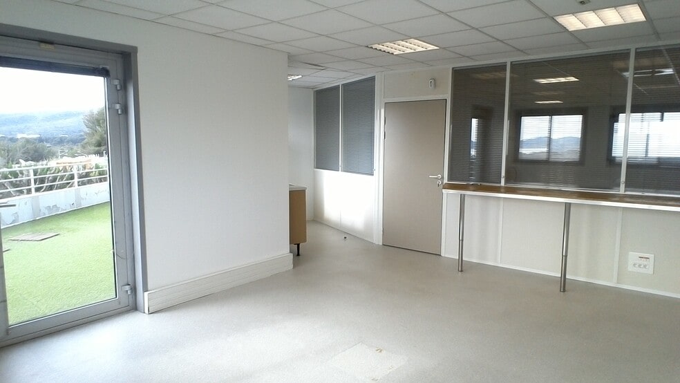 Impasse Du Serpolet, La Ciotat for lease - Interior Photo - Image 3 of 10