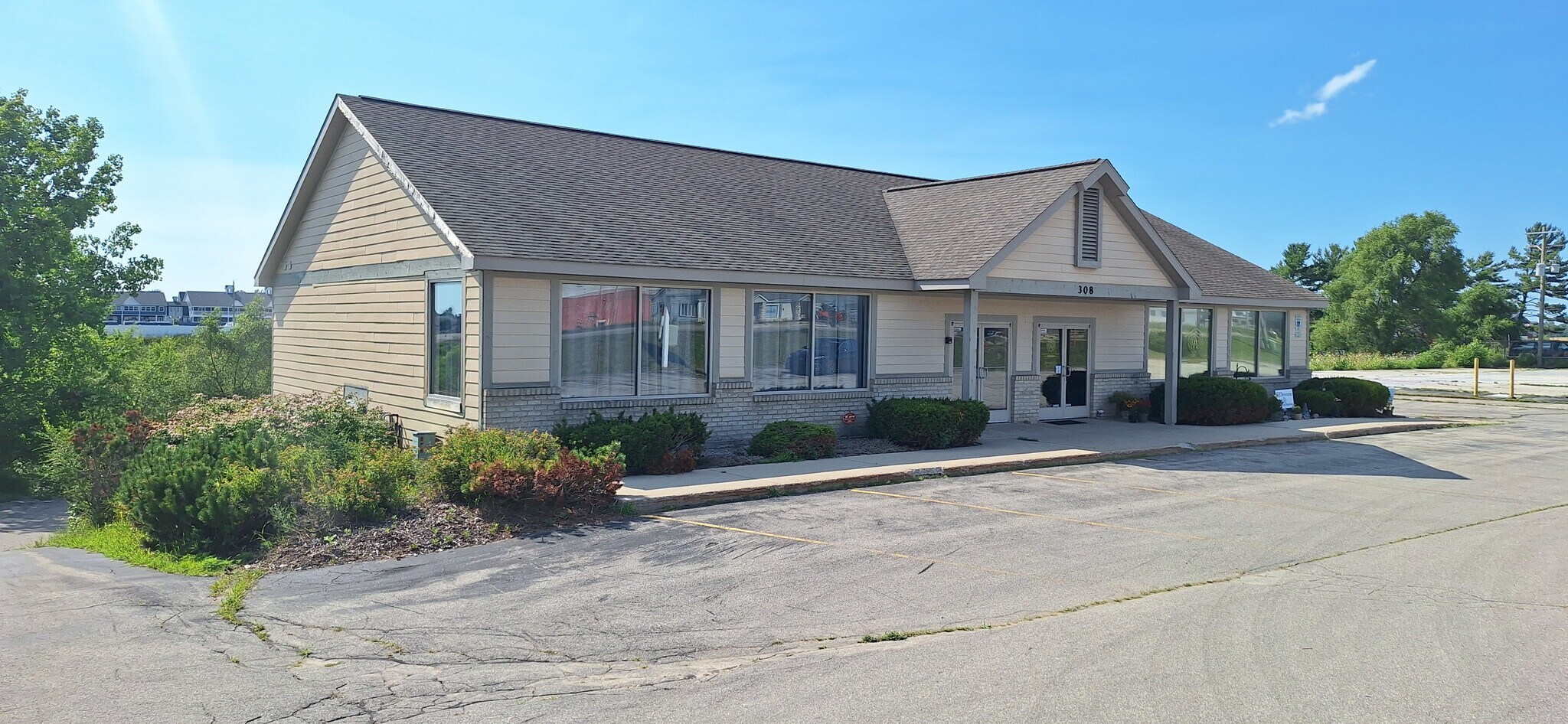 308 US Highway 31 S, Traverse City, MI for lease Primary Photo- Image 1 of 8