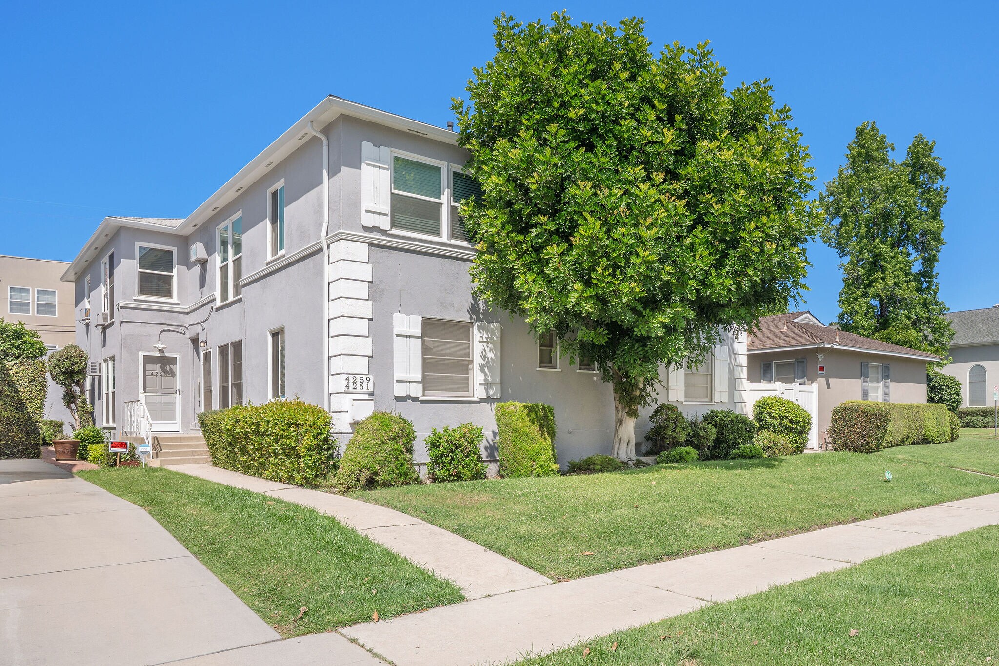 4259 Cahuenga Blvd, Toluca Lake, CA à vendre Photo principale- Image 1 de 27