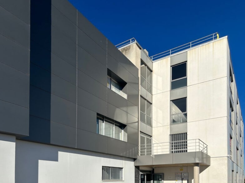 Office in Alcobendas, Madrid for lease - Building Photo - Image 3 of 11
