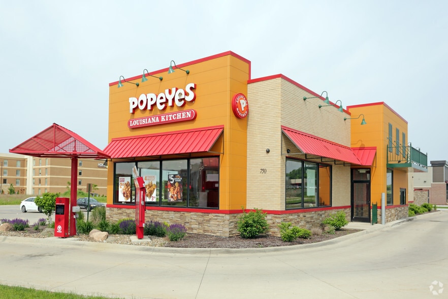 750 Coral Ridge Ave, Coralville, IA for lease - Building Photo - Image 2 of 3