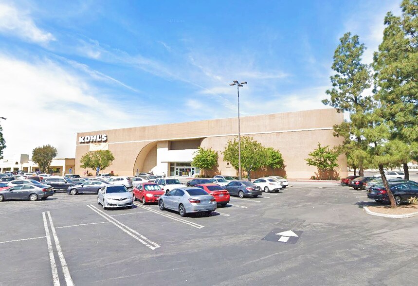 8301-8449 Laurel Canyon Blvd, Sun Valley, CA à louer - Photo du bâtiment - Image 2 de 14