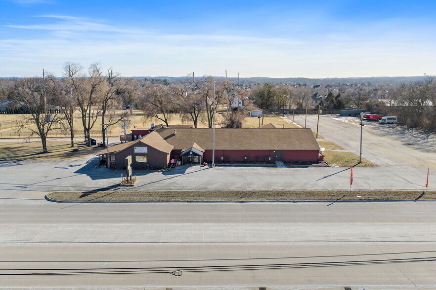 9054 Veterans Pkwy, Yorkville, IL à vendre - Photo du bâtiment - Image 3 de 15