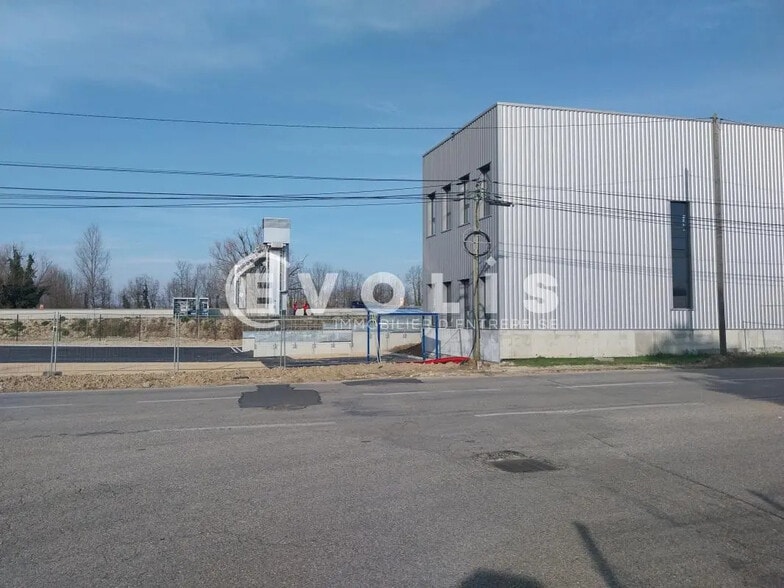 Flex in Bourgoin-Jallieu for lease - Building Photo - Image 2 of 17