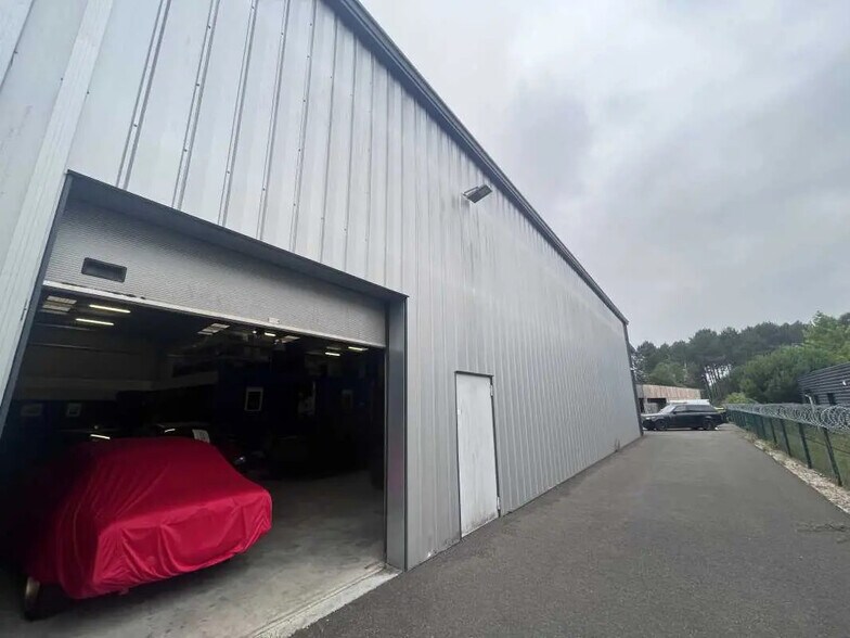 Bureau dans Canéjan à louer - Photo du bâtiment - Image 3 de 8