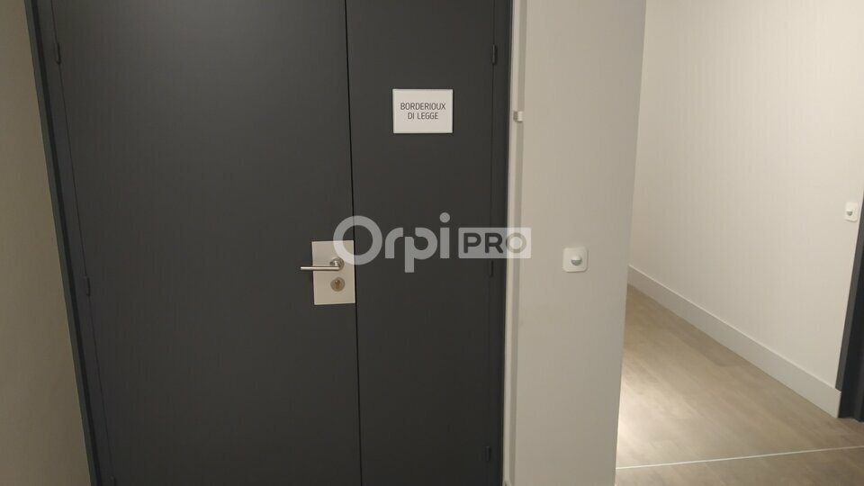 Office in Reims for lease - Interior Photo - Image 2 of 6