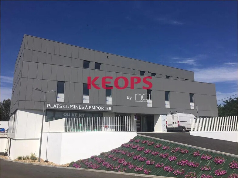 Office in Toulouse for lease - Building Photo - Image 2 of 8