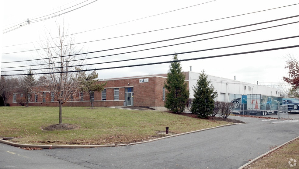 25 Cotters Ln, East Brunswick, NJ for lease - Building Photo - Image 2 of 2
