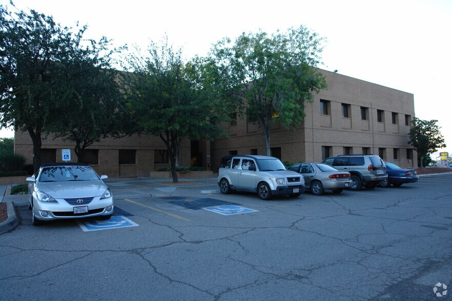9440 Viscount Blvd, El Paso, TX à louer - Photo du bâtiment - Image 2 de 4